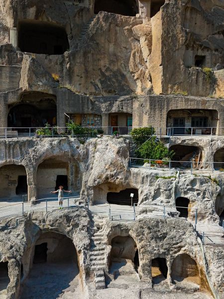 Затерянный город Вардзия в горах Грузии🇬🇪 ⛰️