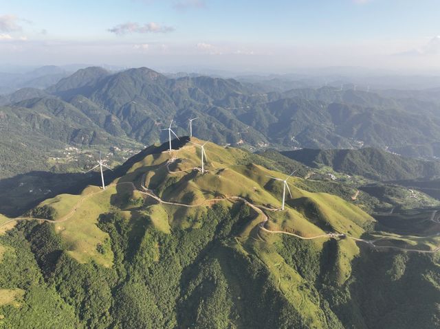 廣西玉林四勝頂，雲海之上的高山草甸