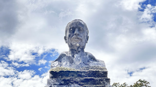 獻給政治家愛德華多·維森蒂的紀念碑Monumento a V