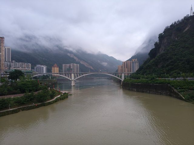 武隆喀斯特芙蓉洞地貌，一座斑斓輝煌的地下藝術宮殿！
