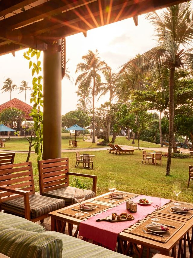 🌴🏖️ Hikkaduwa's Haven: Serene Seascapes & Comfort 🌅🍽️