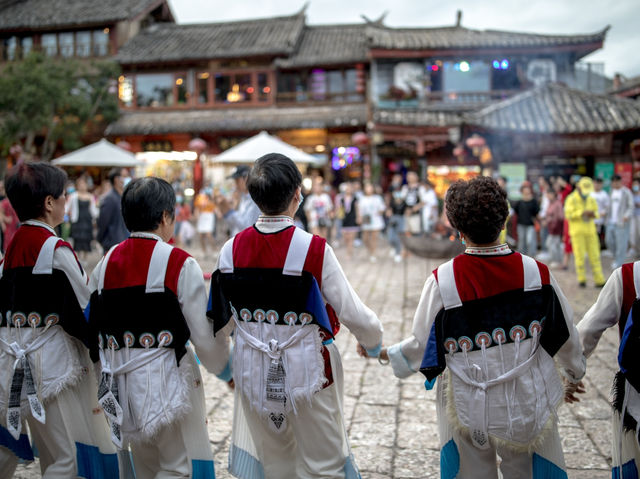 Lijiang’s Bustling Town! 