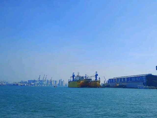 旗津島：樹影婆娑，海水清澈