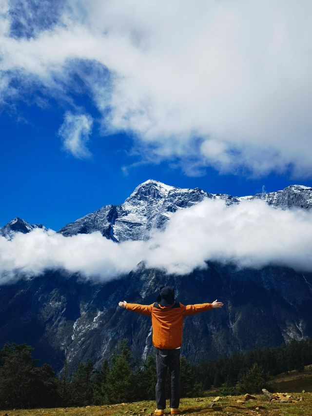 麗江下雪啦玉龍雪山。