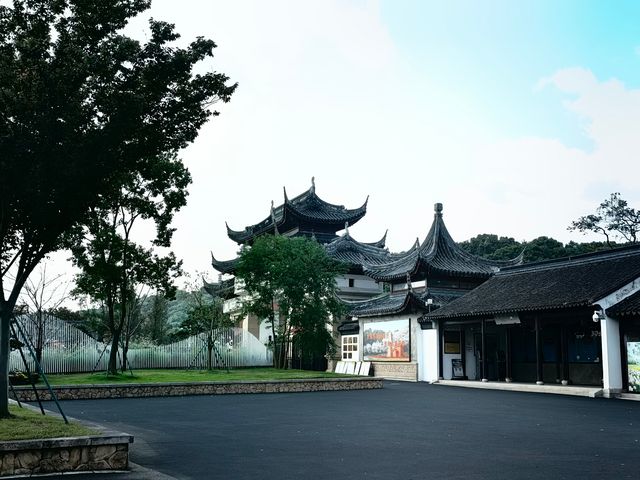 蘇州上方山景區（）。