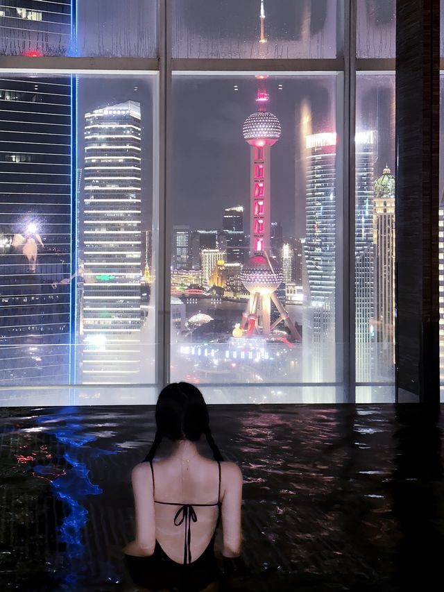 上海麗晶酒店東方明珠泳池。