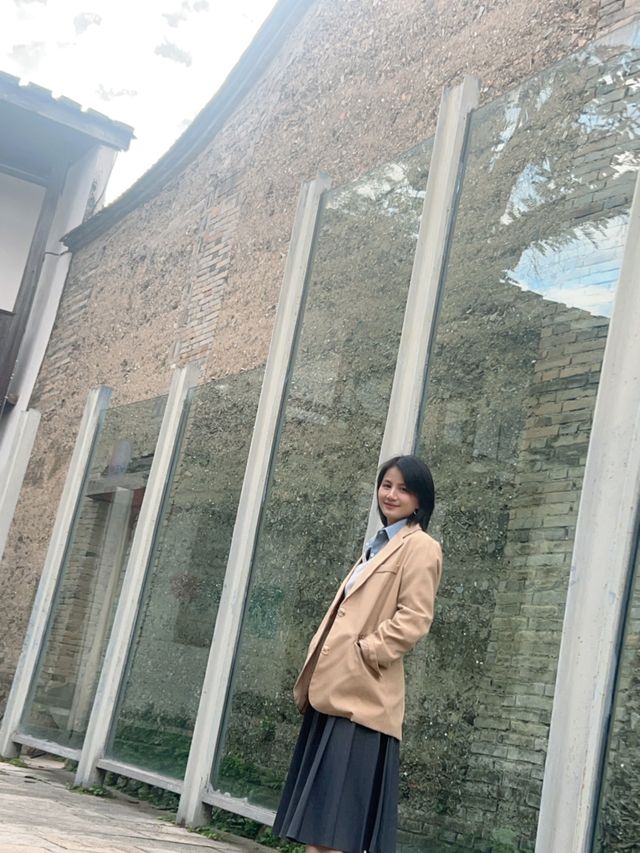 福州朱紫坊名人故居漆藝館沿著河岸漫步