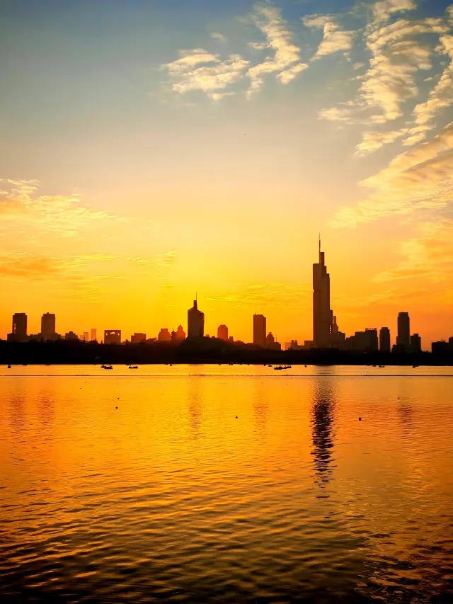 湖邊那抹日落紅