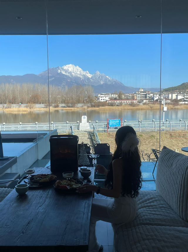 定位麗江無痛躺在床上看日照金山