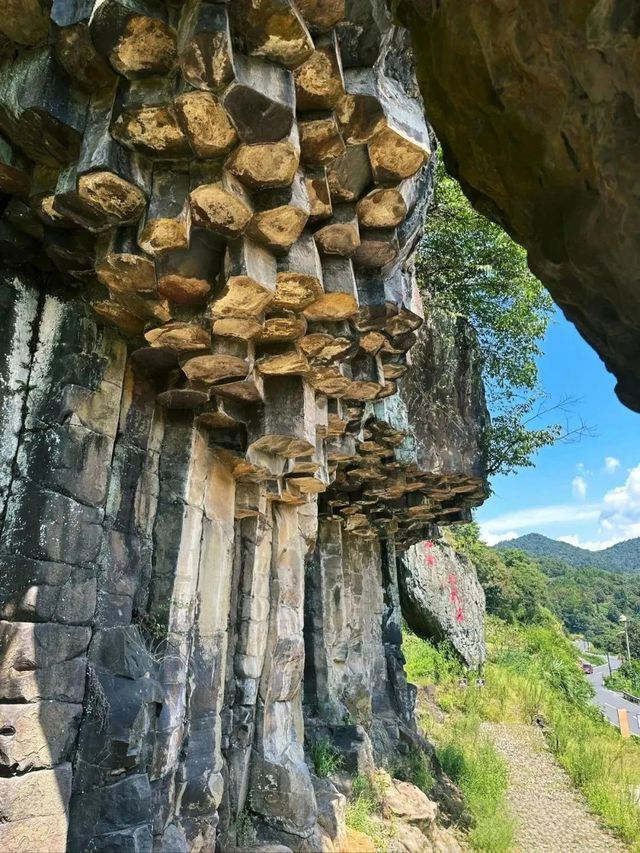 真不是冰島浙江竟然有同款柱狀玄武岩，太驚艷了！