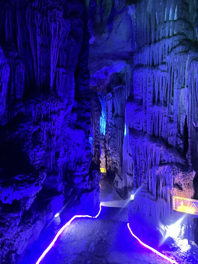 Mesmerizing Cave in Guilin! 🇨🇳