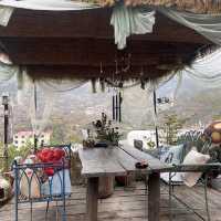 ☕️ ⛰️ A Hidden Vintage Café with Mountain Views 