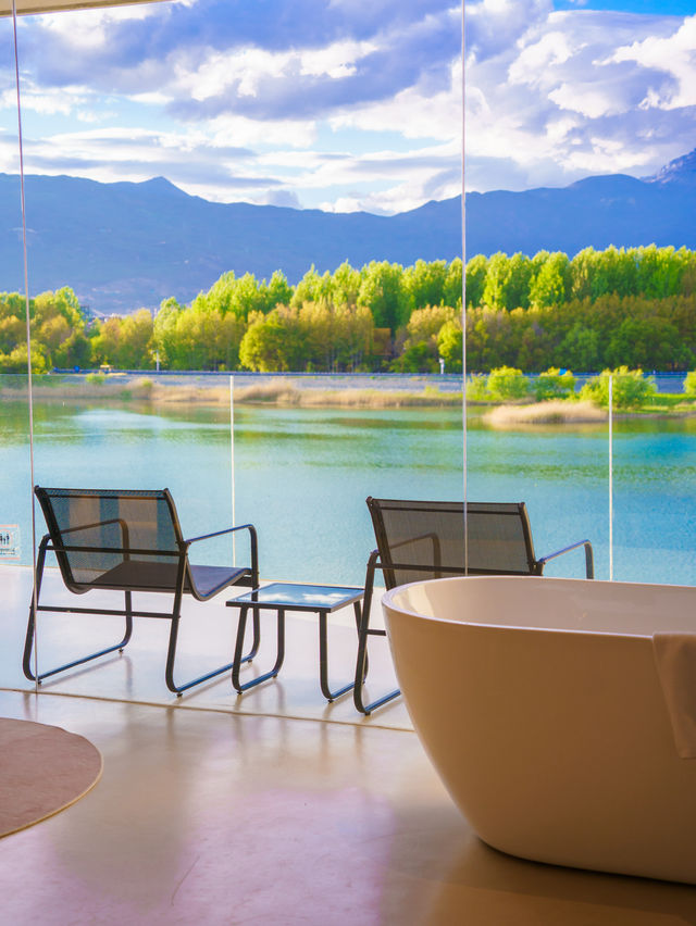 本來以為麗江已經夠美了，直到我住進風景裡