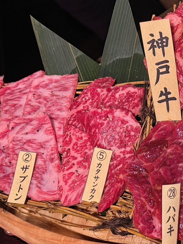 新宿必衝！這家烤肉店讓我秒變瘋狂安利怪！焼肉29テラス真的太絕了，神戶牛直接封神🥩！