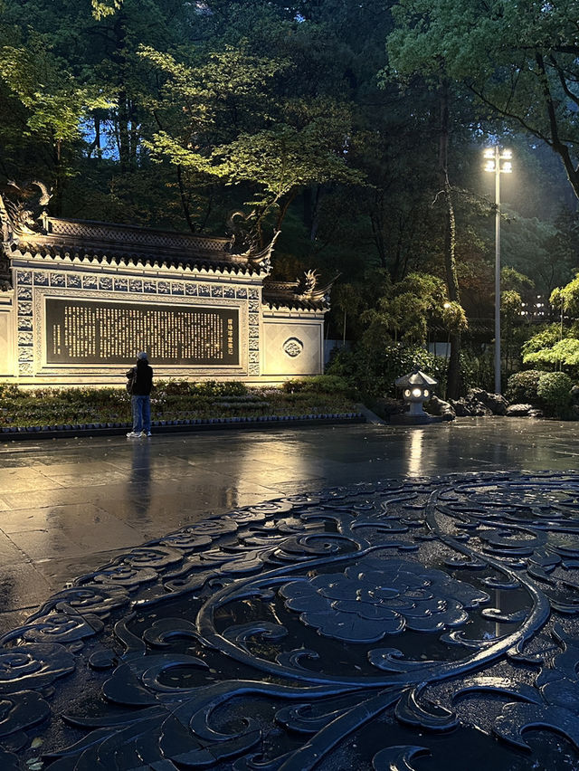 West Lake’s Dreamy Serenity** 
