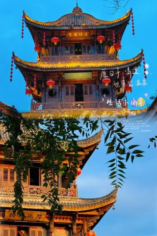 Ahhh, being the time-traveling heroine in Langzhong Ancient City
