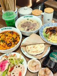 嚟呢度食泡饃嘅都係本地人，真係老陝認證。