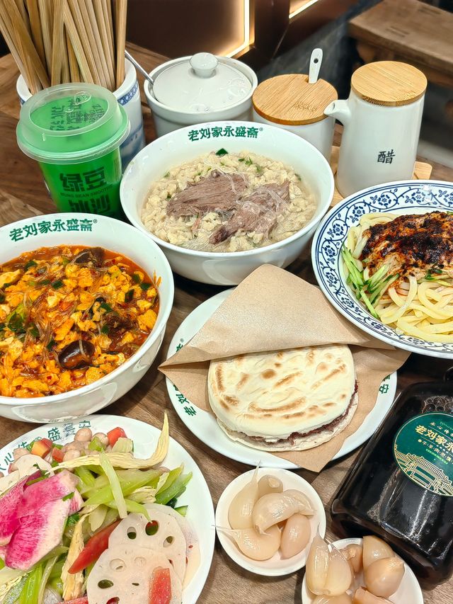 嚟呢度食泡饃嘅都係本地人，真係老陝認證。