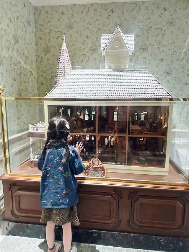 帶女兒去迪士尼吧！🏰 今次來港迪，依然選擇住園區酒店～上兩次在上海住過樂園酒店同玩具總動員酒店，今次揀咗香港迪士尼探索家酒店，體驗超讚！