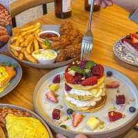 靚人食靚飯