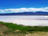七月探索烏魯木齊鹽湖景區：鹽海之上的夢幻奇景   七月，陽光熾熱，烏魯木齊鹽湖景區宛如一顆璀璨嘅明