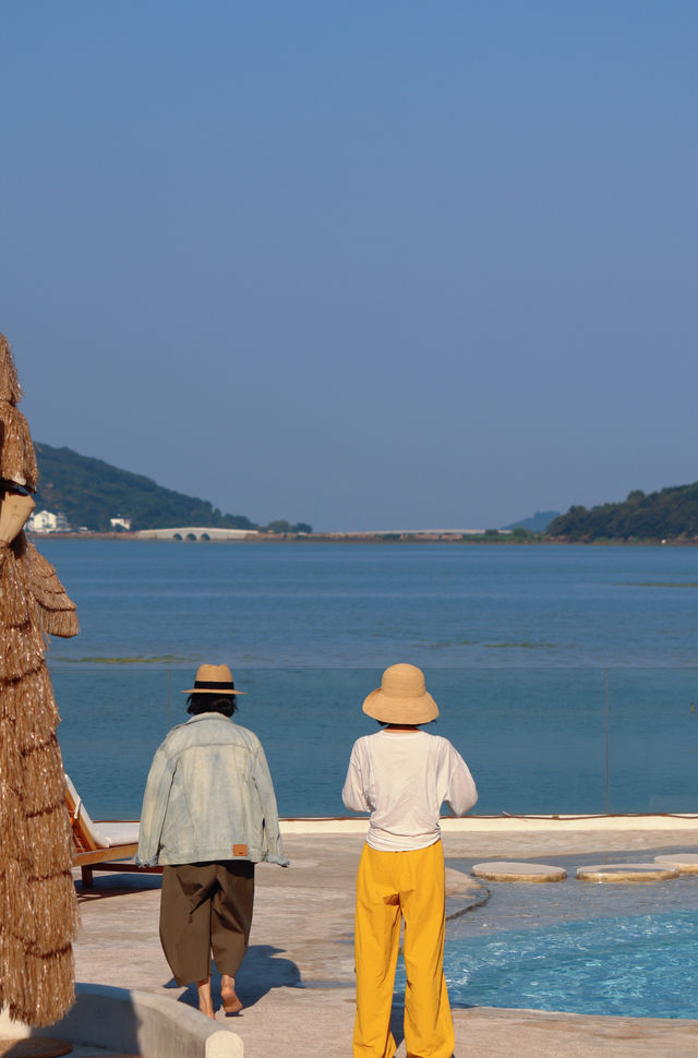 夏日炎炎，解鎖無邊際泳池嘅絕美POSE，湖景民宿
