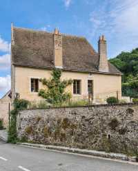 盧瓦爾河谷 — 法蘭西花園的皇家傳奇! ⸻ 景點介紹 盧瓦爾河谷坐落在法國中部,是