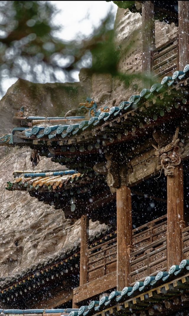 當古建與雪花同框