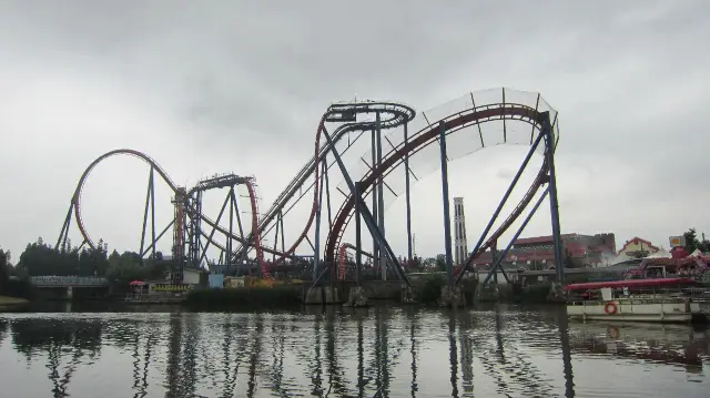 Went crazy at Shanghai Happy Valley! Ride all 4 types of roller coasters in one go