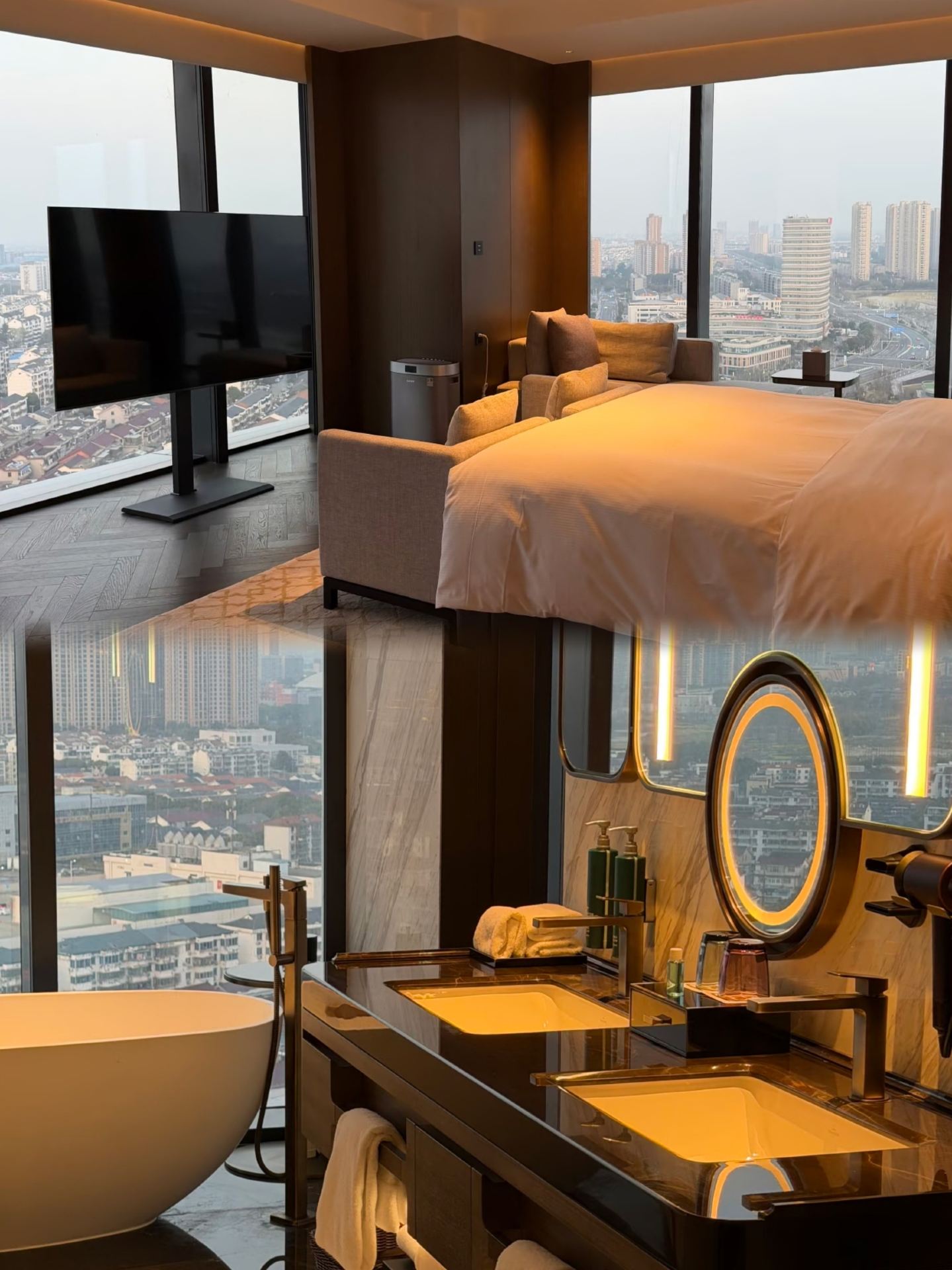 My first time staying at such a high-end hotel, so excited I’m speechless!!!