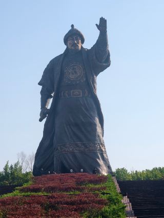 【松原市＆成吉思汗文化園】松原市是吉林省下轄地級市，位於吉林省中西部、松遼盆地內部，地處哈爾濱、長春