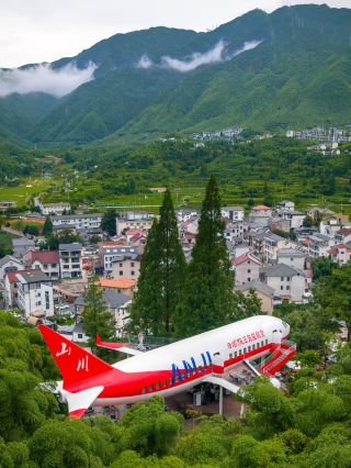 A hidden gem in Zhejiang! Found an airplane that landed deep in the mountains