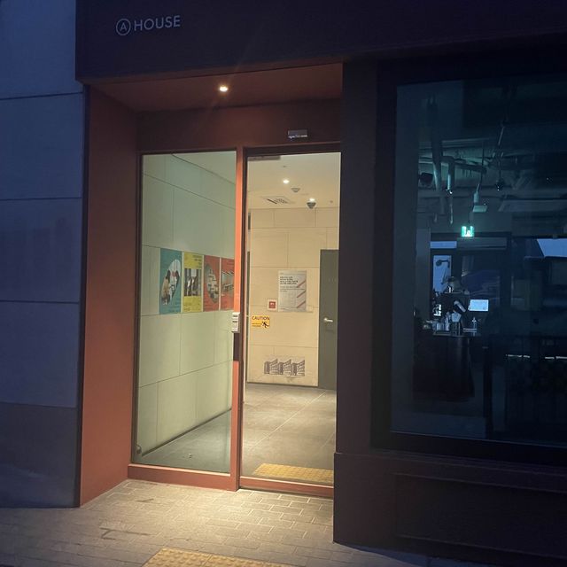 로컬스티치 시청점 (남대문. 신세계백화점 건너편쪽. 위치가좋아요. 