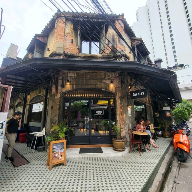 曼谷百年老宅咖啡館｜Sarnies Bangkok