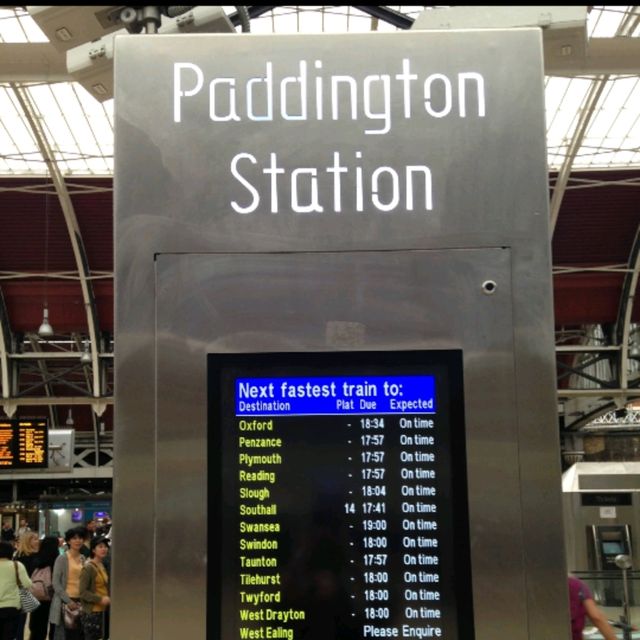 ロンドン 地下鉄 Paddington駅とPaddingtonショップ