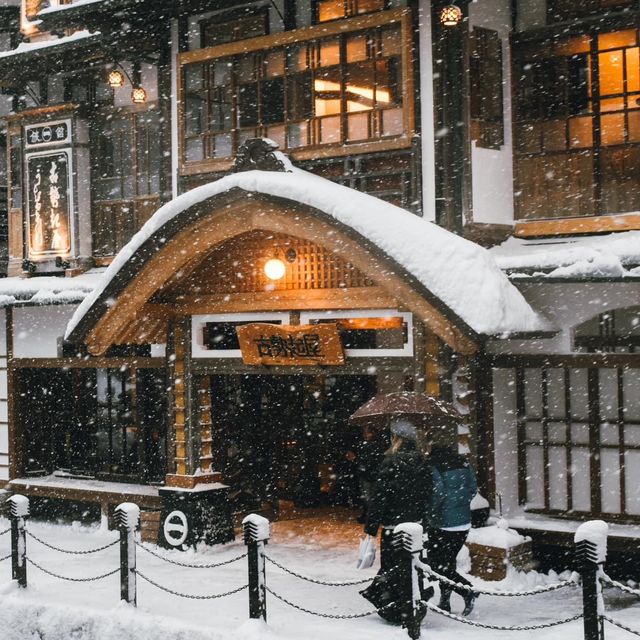 หมู่บ้านน้ำพุร้อนโบราณสุดคลาสสิกของญี่ปุ่น ❄️🇯🇵