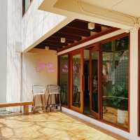 ร้านคาเฟ่สไตล์ในสวนกลางใจเมือง - ขมิ้น