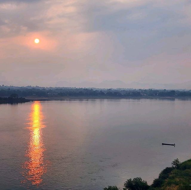 ที่พักหลักร้อย​ วิวสวยเมือง​นครพนม​