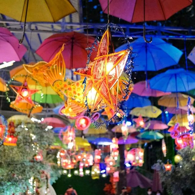 胡志明的錦鯉咖啡店- Koi Garden Coffee Dai Gioi