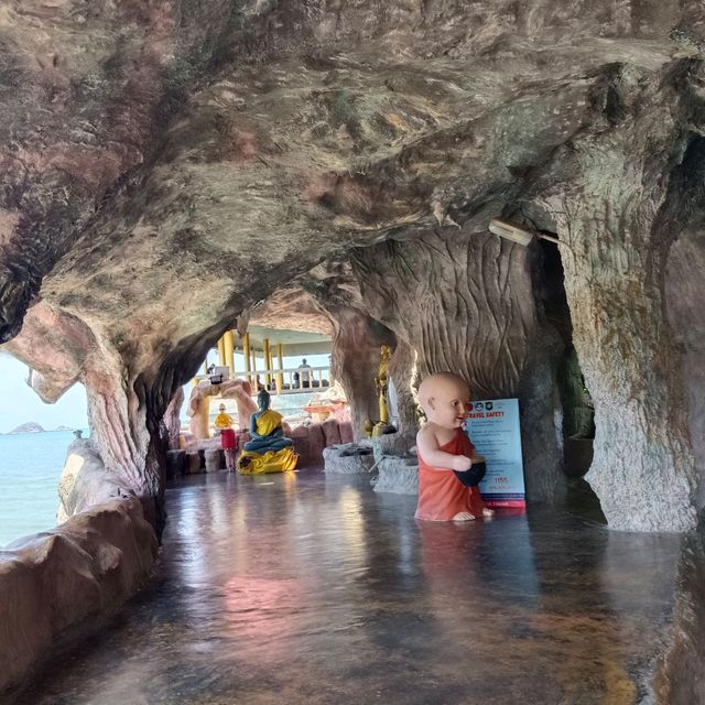 วัดสวย ริมทะเล