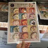 舒適闊落。近百款食材之火鍋放題店