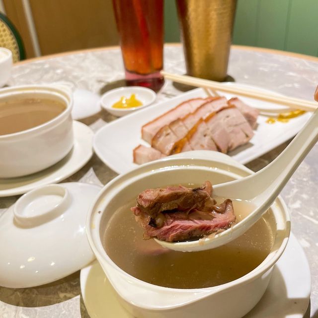 銅鑼灣新式茶餐廳,脆皮燒腩仔 銅鑼灣新式茶餐廳,脆皮燒腩仔