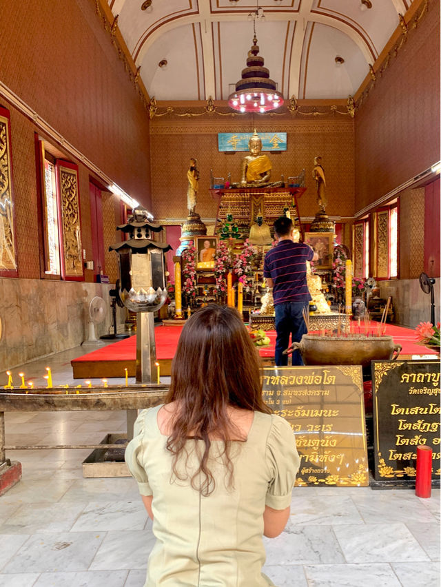 วัดเจริญสุขารามวรวิหาร สมุทรสงคราม