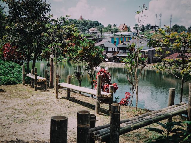 บ้านอีต่อง หมู่บ้านกลางหุบเขา