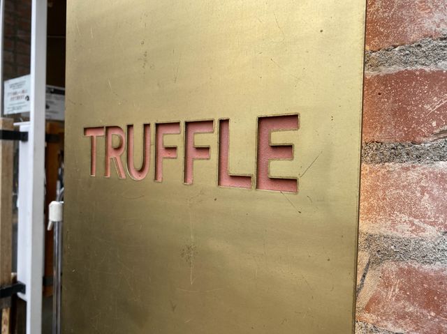 東京・広尾。賞味期限は5時間、生搾りクリームパンが気になる『Truffle BAKERY 広尾店』