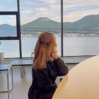 거대란 통유리창 하나 정체가 통영 바다 뷰! 통영여행 첫 코스로 좋은 알터웨이브🌊