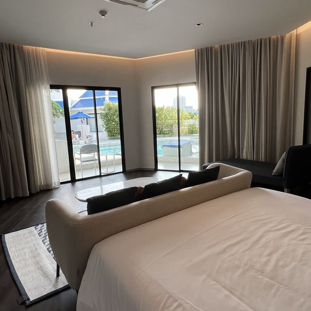 Kram Pattaya โรงแรมติดทะเล สระว่ายน้ำสวย