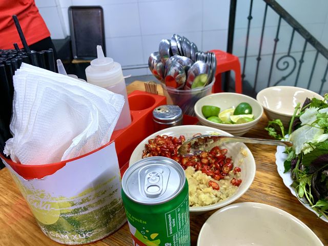 ベトナム　ベトナム観光　ハノイに来たからにはブンチャー ダックキムのブンチャーを食べないと！