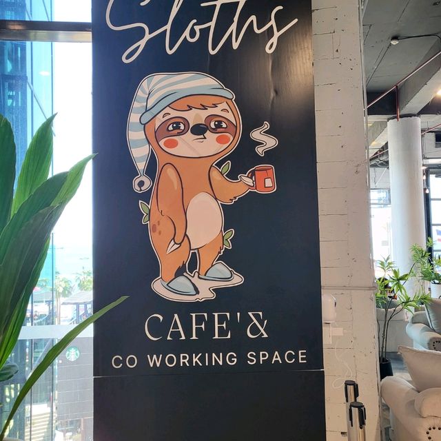 Sloths Cafe คาเฟ่ที่มองเห็นวิวทะเลหาดพัทยา