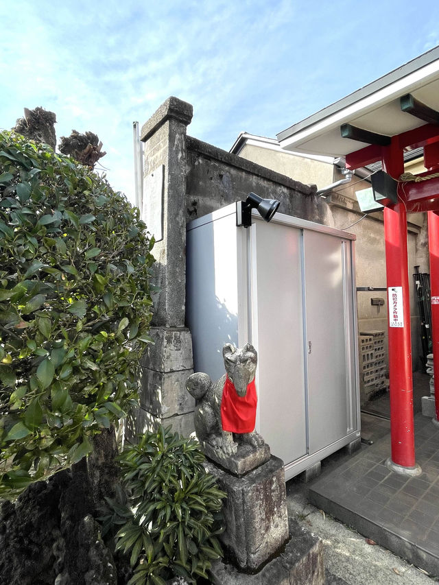 【白玉稲荷神社/東京都】高い塀のような石垣が珍しい神社